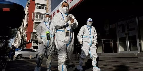 சீனாவில் உச்சத்தை தொட்ட தினசரி கொரோனா பாதிப்பு - கடுமையான கட்டுப்பாடுகள் பலனளிக்கவில்லையா?