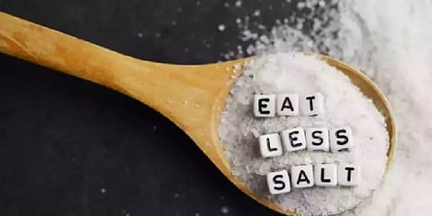 அதிக உப்பு சேர்ப்பது மூளையை பாதிக்கிறதா? - பிரச்னைகளும், தீர்வுகளும்