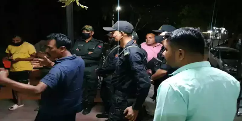 குஜராத்: துணை ராணுவ வீரர்கள் இருவர் சுட்டுக்கொலை - சக வீரர் வெறிச்செயல் - என்ன காரணம்?