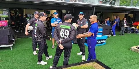 இந்தியா - நியூசிலாந்து 2-வது ஒருநாள் போட்டி மழையால் 29 ஓவர்களாக குறைப்பு