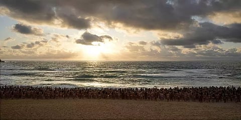 சிட்னி கடற்கரையில் நிர்வாணமாக திரண்ட தன்னார்வலர்கள்.. என்ன காரணம் தெரியுமா?