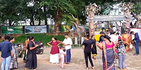 நிரம்பி வழியும் ஏரி! இனப்பெருக்கத்திற்காக வேடந்தாங்கலில் குவியும் வெளிநாட்டு பறவைகள்!