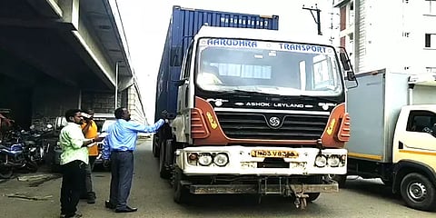 காலை 6 டூ இரவு 10: இந்த சாலை வழியாக கனரக வாகனங்கள் செல்ல தடை!