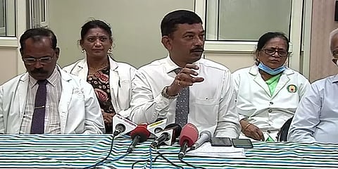 ``அரசு மருத்துவமனையால் மறுபடி பிறந்திருக்கேன்”-இதயமாற்று அறுவைசிகிச்சை செய்தவர் நெகிழ்ச்சி