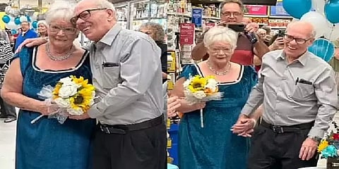 ”தூய நரையிலும் காதல் மலருதே” - மளிகை கடையில் மணமுடித்த முதிய ஜோடி.. நெகிழ்ச்சி பின்னணி!