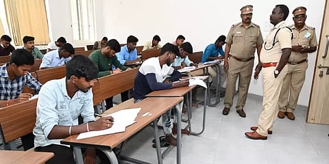 காவலர் தேர்வுக்கான நுழைவுச்சீட்டில் சாதி விவரம் கேட்கப்பட்டதால் சர்ச்சை!