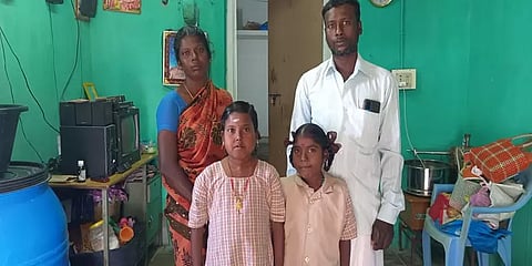 வறுமை ஒருபக்கம்..நோயால் அவதியுறும் இரு பெண் குழந்தைகள் மறுபக்கம்.. பரிதவிக்கும் தாய்