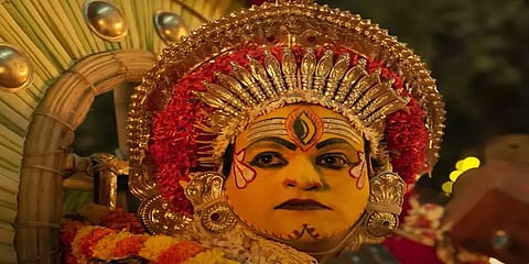 காந்தாரா படம் பேசியிருக்கும் அரசியலில் இத்தனை ஆபத்துகளா? மேக்கிங்கில் புதைந்த உண்மைமுகம்!