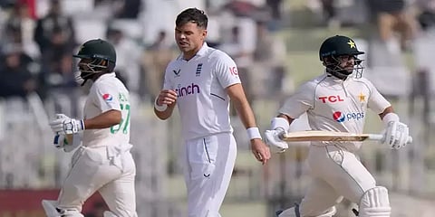 3 நாளில் 7 சதங்கள் விளாசல்! பிட்ச் இவ்ளோ பிளாட் ஆவா ரெடி பண்ணுவீங்க? நெட்டிசன்கள் ஆதங்கம்