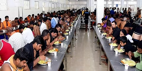 இதுவரை நாலரை லட்சம் பக்தர்களுக்கு அன்னதானம் - சபரிமலை யாத்ரீகர்கள் மகிழ்ச்சி!