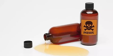 கணவனுக்கு 'ஸ்லோ பாய்ஸன்' - மனைவி காதலனுடன் போட்ட பலே திட்டம் - நடந்தது என்ன?