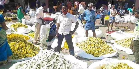 ஒரு கிலோ இவ்வளவா? - கார்த்திகை தீபத் திருநாளை முன்னிட்டு அதிகரித்துள்ள பூ விலை