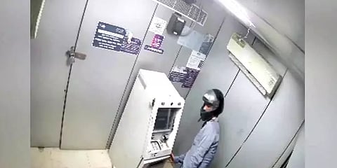 மதுரை: ஏடிஎம் மெஷினை உடைத்து கொள்ளை முயற்சி –அலாரம் அடித்ததால் தப்பிய பணம்