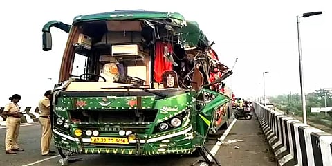 திருவள்ளூர்: போட்டி போட்டு முந்திச் சென்ற வாகனங்கள்: பரிதாபமாக 3 பேர் உயிரிழப்பு