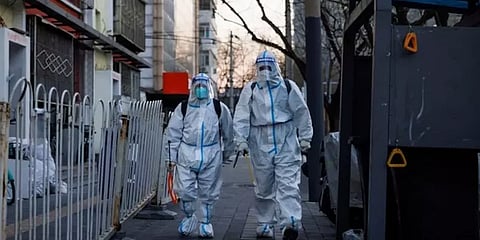 போராட்டத்தின் எதிரொலியால் சீனாவில் பூஜ்ஜிய கொரோனா கொள்கையில் தளர்வு.. ஆனால்!