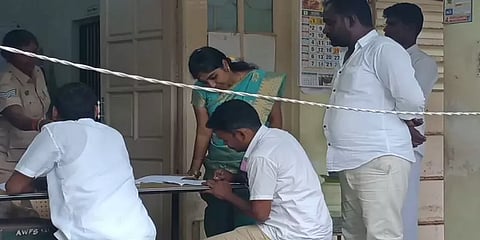 நாமக்கல் காவல் நிலையத்தில் அடுத்தடுத்து தஞ்சமடைந்த 3 காதல் ஜோடிகள்! பின்னணி இதுதான்!