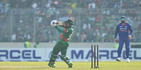 மீண்டும் சொதப்பிய இந்திய பவுலர்கள்; 8வது விக்கெட்டில் சதம் விளாசிய மெஹிடி! 272 ரன் இலக்கு