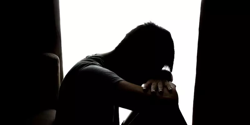 பள்ளியில் குட்கா பொருட்கள் பயன்படுத்தியதாக குற்றச்சாட்டு... மாணவர் எடுத்த விபரீத முடிவு!