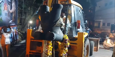 லட்சுமி யானை இறந்த இடத்தில் கற்சிலை... எதிர்ப்புக்கு மத்தியில் அகற்றிய போலீசார்!