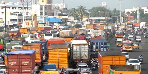 பூந்தமல்லி தேசிய நெடுஞ்சாலையில் கடும் போக்குவரத்து நெரிசல் - வாகன ஓட்டிகள் அவதி