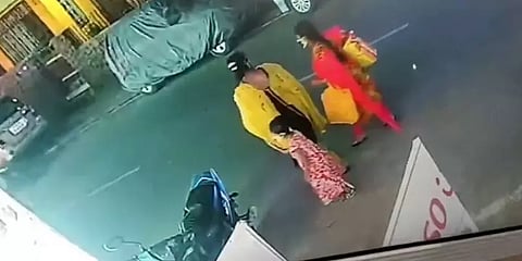 புதுவை: பேருந்தில் சிறுமியை வைத்து திருட்டில் ஈடுபடும் பெண்கள்! வெளியான அதிர்ச்சி வீடியோ