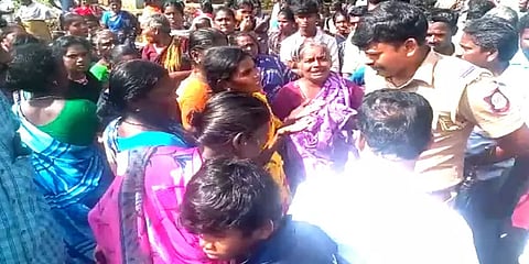 மின்னல் வேகத்தில் மோதிச் சென்ற கார்; குழந்தையின் கண்முன்னே தாய் உயிரிந்த பரிதாபம்