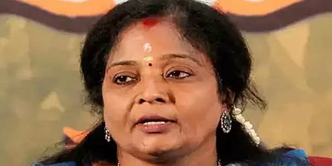 "மொழியை வைத்து அரசியல் செய்வதை விட்டுவிட்டு, தேவையான மொழியை கற்க வேண்டும்" - தமிழிசை