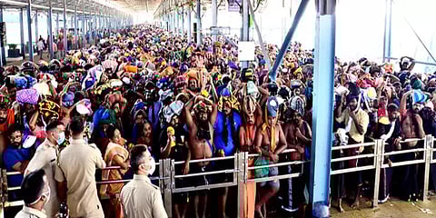 சபரிமலையில் கூட்டத்தை கட்டுப்படுத்த புதிய முயற்சி – குழந்தைகள் முதியோருக்கு தனி வரிசை