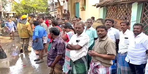 மதுரை: அடுத்தடுத்து தீப்பற்றி எரிந்த கடைகள் - ரூ.10 லட்சம் மதிப்பிலான பொருட்கள் சேதம்