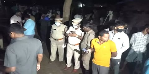 தெலங்கானா: நள்ளிரவில் திடீரென தீப்பற்றி எரிந்த வீடு – தூங்கிக் கொண்டிருந்த 6 பேர் பலி