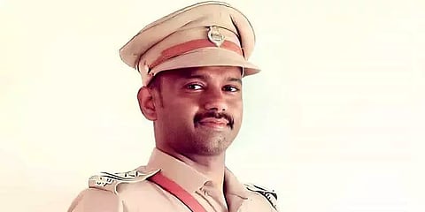 இரண்டாவது திருமணம் செய்துவிட்டு ஏமாற்றியதாக பெண் புகார் - எஸ்ஐ பணியிடை நீக்கம்