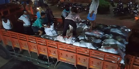 சபரிமலை கோயில் அன்னதானத்திற்கு ஈரோட்டிலிருந்து அனுப்பப்பட்ட மளிகைப்பொருட்கள், காய்கறிகள்