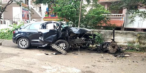 குற்றாலம்: அதிவேகமாக வந்த ஆடி கார் மரத்தில் மோதிய விபத்து - ஒருவர் பலி