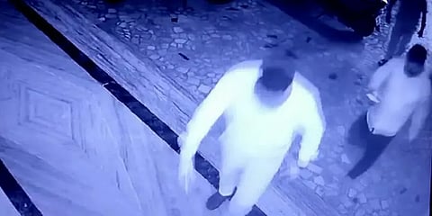 'நாங்க NIA அதிகாரிகள் காச எடுங்க' - லட்சக்கணக்கில் மோசடி ! பாஜக நிர்வாகி உள்பட 6 பேர் சரண்