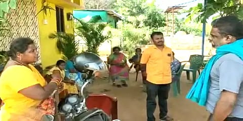 கழுத்தில் கத்தி.. விவசாய நிலத்தில் முகமூடி கொள்ளையனுடன் துணிச்சலோடு போராடிய பெண்!