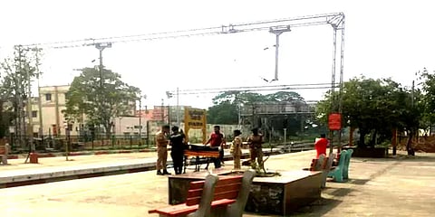 ரயில் முன் பாய்ந்த பெண் வழக்கறிஞர்.. சென்னை பூங்கா நகரில் அதிர்ச்சி சம்பவம்