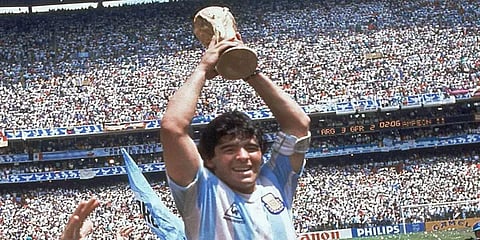 அர்ஜென்டினாவை தாண்டியும் கொண்டாடப்படும் நாயகன்.. கால்பந்து உலகின் சூப்பர் ஸ்டார் மாரடோனா!