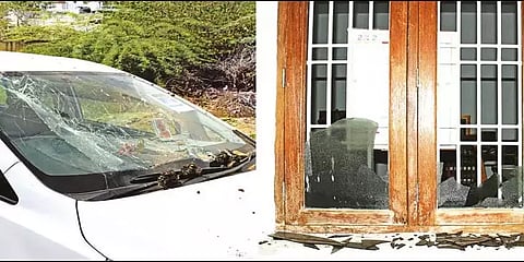 சசிகலா புஷ்பா வீட்டில் தாக்குதல்: 3 திமுக கவுன்சிலர்கள் உட்பட 13 பேர் மீது வழக்கு!