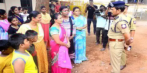 "போலீசாரை குற்றவாளிகள் தாக்கினால் துப்பாக்கிச் சூடு நடத்தவும் தயங்கக் கூடாது"–தமிழக டிஜிபி