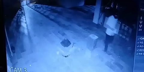 குடிப்பதற்காக கோயில் உண்டியலை உடைத்து திருடிய வழக்கில் உயர்நீதிமன்ற வழக்கறிஞர் கைது!