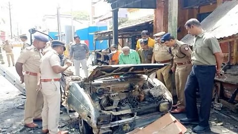 கார் சிலிண்டர் வெடிப்பு