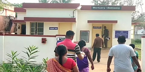 உதயநிதியை வரவேற்க அமைக்கப்பட்ட கொடிக் கம்பத்தை அகற்றிய தொழிலாளி மின்சாரம் தாக்கி பலி