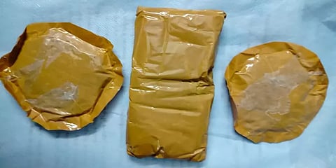 துபாய் டூ கேரளா: 1884 கிராம் தங்கத்தை ஆடையில் மறைத்து கடத்திவந்த இளம்பெண் கைது