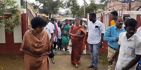 எல்லோருக்குமானது உலகம்! - பட்டியலின மக்களை கோயிலுக்குள் அழைத்து சென்ற ஆட்சியர் கவிதா ராமு!