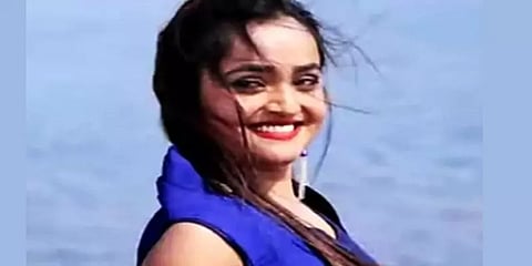 வழிப்பறி கொள்ளையர்களிடம் சிக்கிய கணவர்... காப்பாற்ற முயன்ற நடிகைக்கு நேர்ந்த கொடுமை!