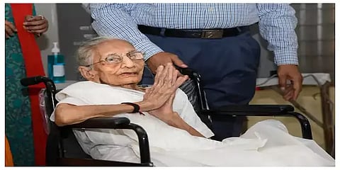 பிரதமர் மோடியின் தாயார் மருத்துவமனையிலிருந்து எப்போது டிஸ்சார்ஜ்? குஜராத் அரசு தகவல்