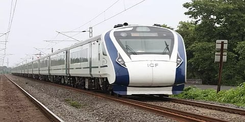 தாயின் இறுதிச் சடங்கை முடித்த கையுடன் 'வந்தே பாரத்' ரயிலை தொடங்கி வைத்த பிரதமர் மோடி