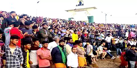 ஆண்டின் முதல் சூரிய உதயத்தை காண கன்னியாகுமரியில் குவிந்த சுற்றுலா பயணிகள்