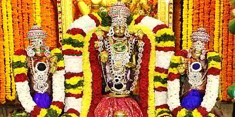 வைகுண்ட ஏகாதசி: திருப்பதியில் முன்கூட்டியே துவங்கிய இலவச தரிசன டிக்கெட் விநியோகம்