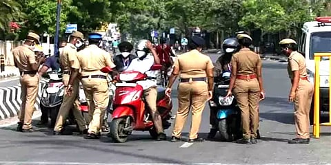 புத்தாண்டு கொண்டாட்டம்: போக்குவரத்து விதிகளை மீறியதாக 932 வாகனங்கள் பறிமுதல்